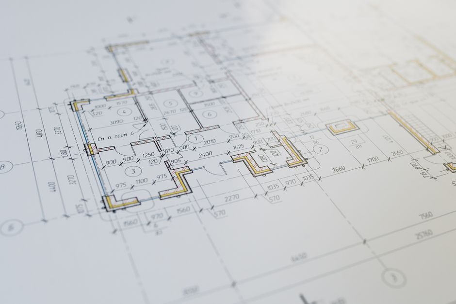 Zahradní architektka u rozpracovaného plánu zahrady